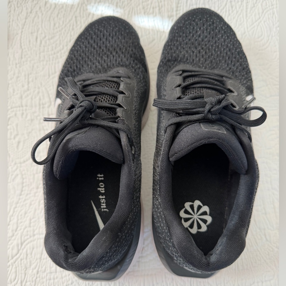 Nike Winflo 11 Women's Road Running Shoes sz8.5 Black/Anthracite/Cool Grey/White